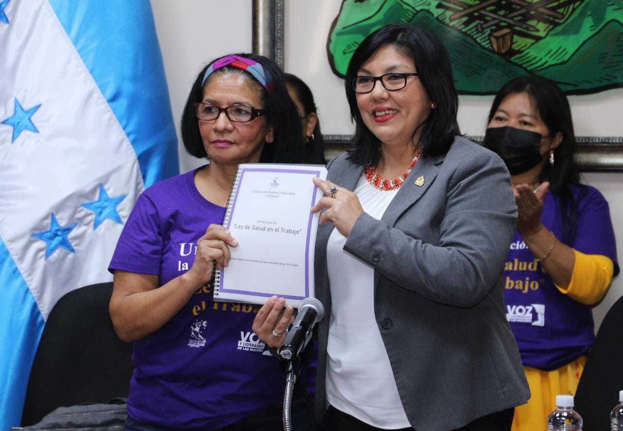 CODEMUH entregó al CN anteproyecto que contiene la Ley de Salud en el Trabajo